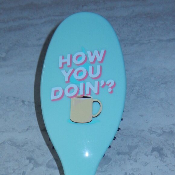 BD 3 for 20$ - Friends Hairbrush (full-size) - Picture 1 of 3